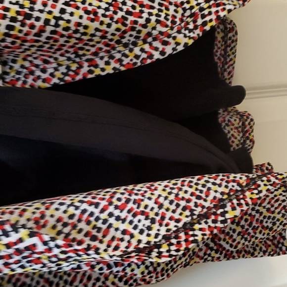 Skirt, black, red, yellow geometric pattern - Picture 5 of 6